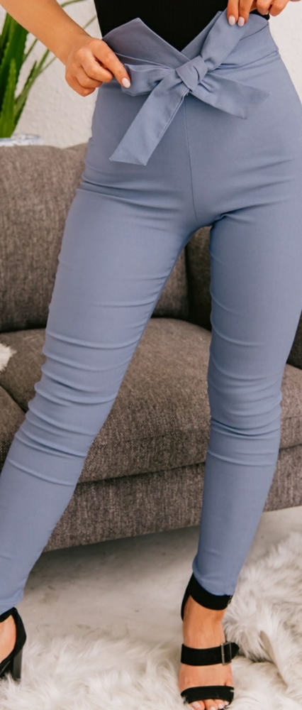 Pants with bow